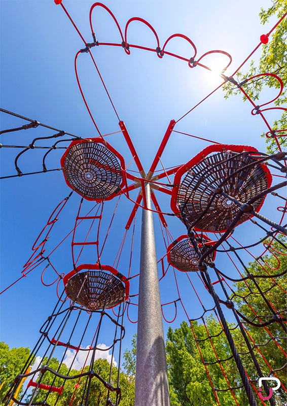 Grande structure en cordage